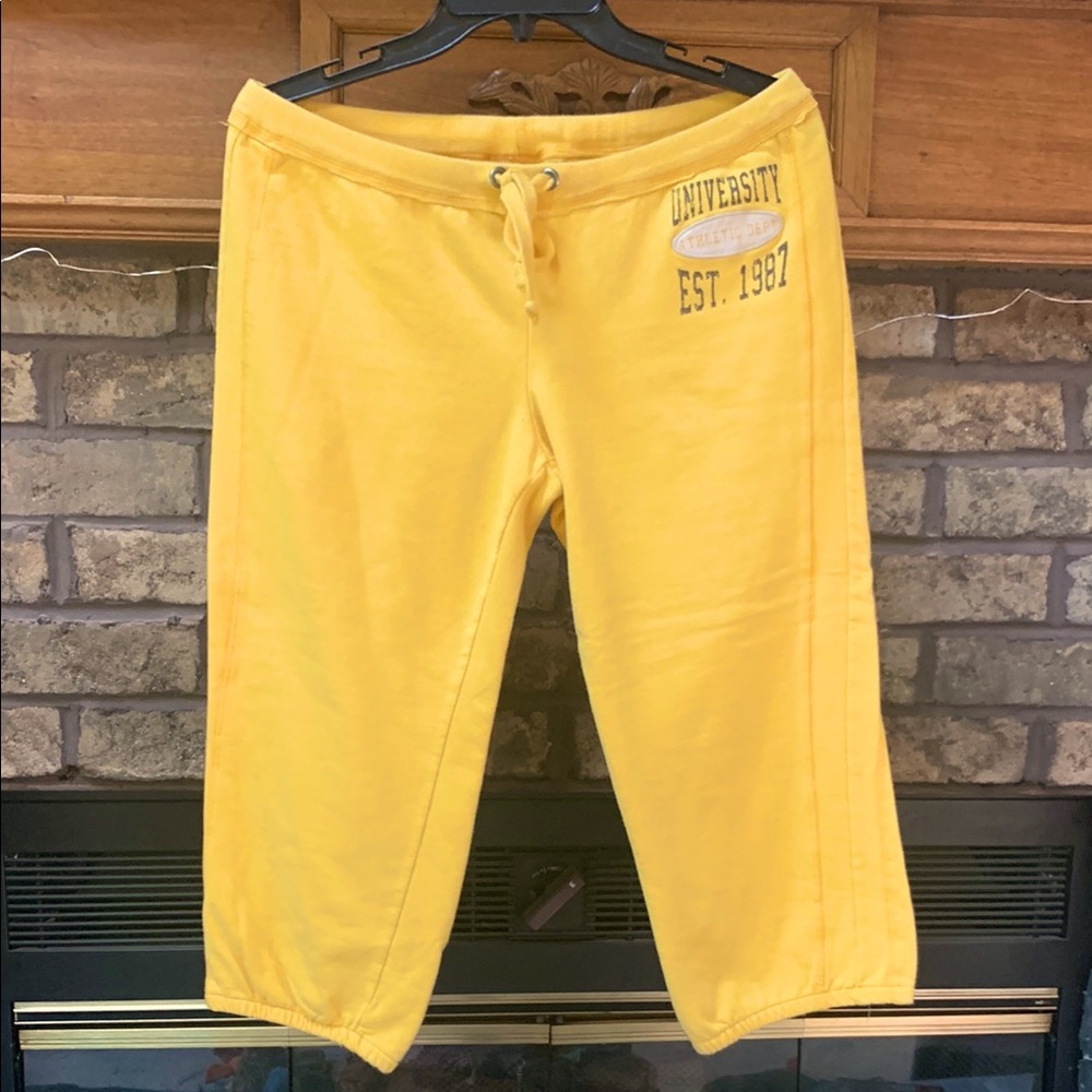 Womens/junior size medium cropped joggers   Yellow guc  mossimo supply co